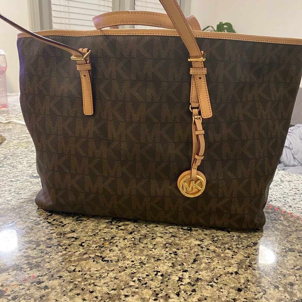 Great condition, great travel, work laptop bag.